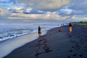 Sehat Mental dan Jasmani, Berikut 3 Manfaat Healing Liburan ke Pantai