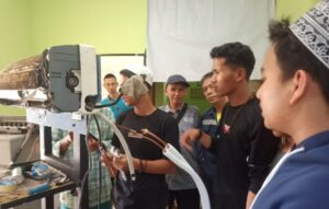 Agar Terus Berkreasi, Lima Pondok Pesantren Diberi Pelatihan Teknisi Mesin Pendingin dari YBM PLN