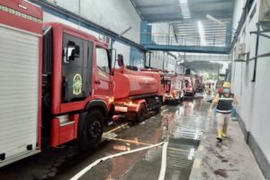 Tim Gabungan Kerahkan 15 Truk Damkar, Padamkan Kebakaran Pabrik Garmen di Bantul