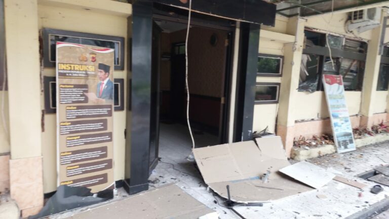 Diduga Bom Bunuh Diri Terjadi di Polsek Astanaanyar Bandung