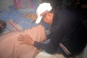 Disambut Isak Tangis, Dedi Mulyadi akan Relokasi Keluarga Korban Longsor Purwakarta