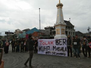 Tolak RKUHP Bermasalah, Ratusan Massa Unjuk Rasa di Tugu Jogja