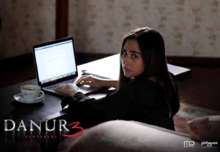 Sinopsis Danur 3: Sunyaruri, Cerita Prilly Latuconsina Ingin Lepas dari Teman Tak Kasat Mata Danur 3: Sunyaruri