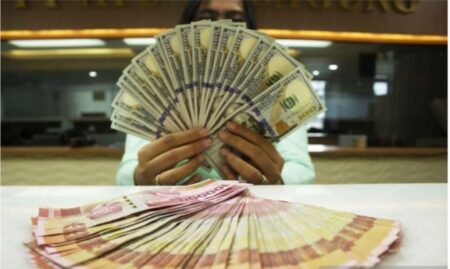 Menguat, Nilai Tukar Rupiah Berada di 37 Poin
