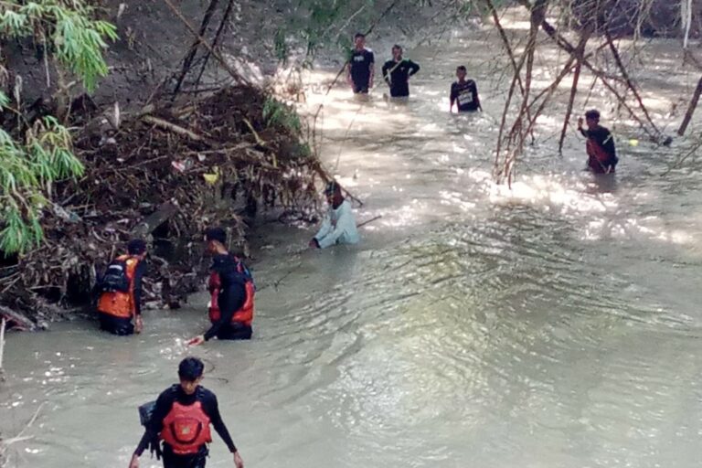 Pencarian korban tenggelam