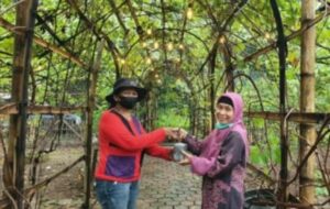 Tingkatkan Perekonomian Warga, Kampus ITI Gelar Workshop Budidaya Anggur dan Sayur di Pamulang
