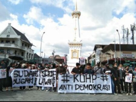 Kembali Berunjuk Rasa Tolak RKUHP, Massa : Kemunduran Demokrasi dan HAM