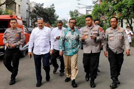 Sambangi Polsek Astana Anyar, Mahfud MD: Kita Semua Harus Waspada!