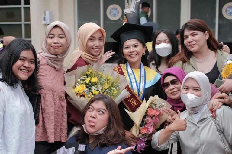 Wisuda Terhalang Pandemi, Mahasiswa Unair ini Lanjutkan S2 di Australia