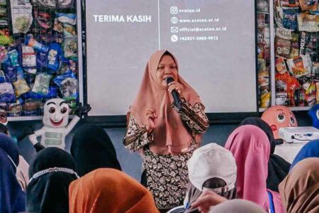 Pertukaran Pelajar Mahasiswa Merdeka Batch 2, 80 Mahasiswa Kunjungi Museum Plastik di ECOTON