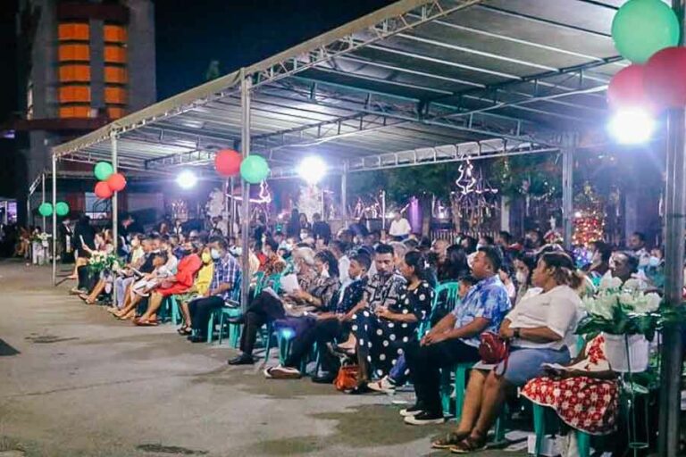 Jemaat GKI Pniel Kotaraja Jayapura Laksanakan Ibadah Malam Kudus