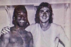 Foto mantan pelatih Persib Bandung Robert Alberts bersama Pele
