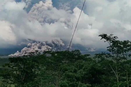 BNPB: Letusan Gunung Semeru Tidak Sebabkan Tsunami Gunung Semeru