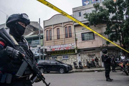 Polisi Temukan Belasan Kertas di TKP Bom Bunuh Diri, Ada Soal RKUHP hingga Bertuliskan China