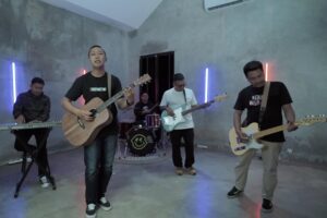 Chord Lagu Klebus Dinyanyikan Ngatmombilung, Wes Dalane Dadi Pelarian Ngatmombilung