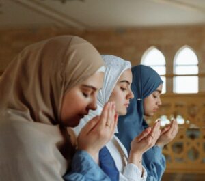 Berbuka Puasa Sebelum Magrib karena Mengira Sudah Adzan, Hukum Puasa Sah?