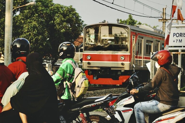 Laka Kereta Api Terus Meningkat, Pemprov Jatim Target Pasang Palang Pintu di Seluruh Perlintasan KA