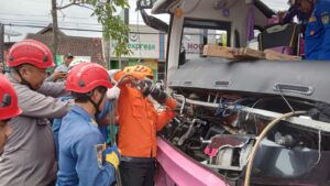 Bus Rombongan Ziarah dari Jepara Angkut 50 Penumpang Kecelakaan di Magelang Basarnas
