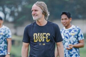 Ditangani Mantan Pelatih Galatasaray, Dewa United Belum Terkalahkan Jan Olde Riekerink