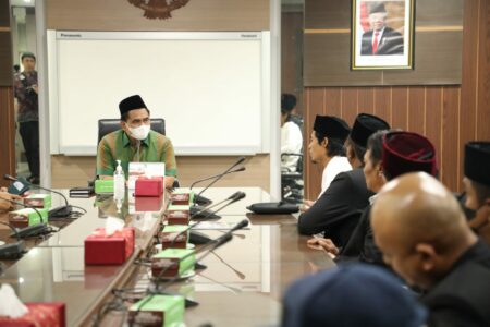 Santri Ndalan Sandal Nusantara 5 Tahun Bekali Ilmu Agama Untuk Orang Jalanan, Taj Yasin: Kami Bantu Buatkan Pesantren