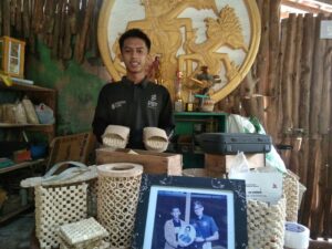 Kisah Ade Kurniawan, Olah Limbah Tongkol Jagung Jadi Kerajinan Bernilai Jutaan