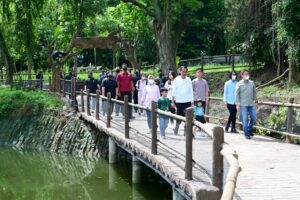 Komitmen Dukung Revitalisasi Aset Produktif, Jokowi Kunjungi Kawasan Wisata Solo Safari