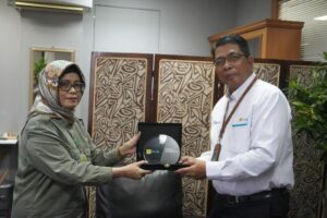 KLHK Serahkan Persetujuan Penggunaan Kawasan Hutan ke PLN