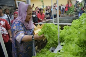 Kota Semarang Wujudkan Ketahanan Pangan, Mbak Ita Ajarkan Urban Farming kepada Anak-anak