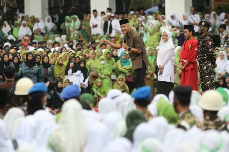 Ganjar Hadiri Apel Satu Abad NU Bersama 15 Ribu Nahdliyin di Temanggung