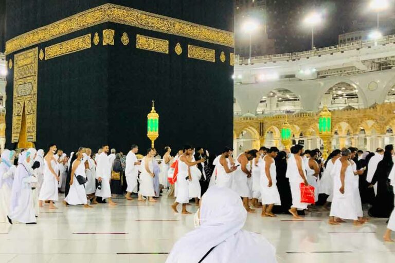 Kemenag dan DPR Sepakati Biaya Haji Rp49 Juta Suasana ibadah haji