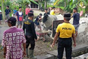Hidup Sebatang Kara, Rumah Mbah Ponirah Direnovasi Polres Ponorogo bersama TNI