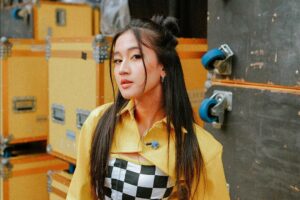 Chord Mengejar Mahatari Dinyanyikan Keisya Levronka feat Andi Rianto keisya levronka