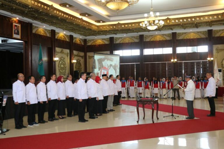 Jusuf Kalla Lantik Pengurus PMI Kalbar