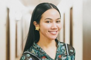 Chord Dunia Tipu Tipu Dinyanyikan Yura Yunita, Liriknya Punya Arti Mendalam Yura Yunita