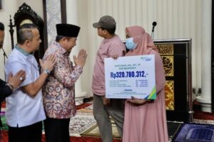Ahli Waris Muazin Kemendagri yang Meninggal Saat Kumandangkan Azan Terima santunan BPJS Ketenagakerjaan foto pilar id