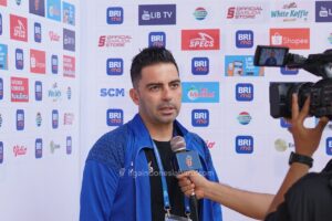 Arema FC Kick Javier Roca, Manajemen Buru Pelatih, Adakah yang Mau?