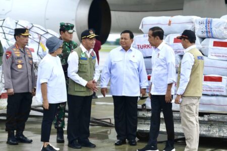 Presiden Jokowi Lepas Pengiriman 140 Ton Bantuan untuk Korban Gempa Turki dan Suriah