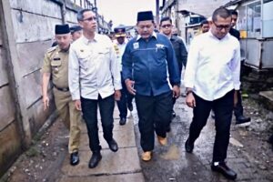 Pj Gubernur DKI Tinjau Genangan Air di Jalan Semanan Raya Stasiun Kalideres