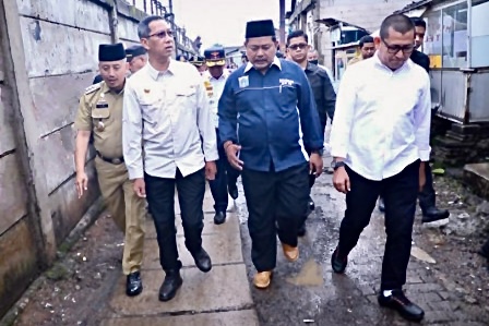 Pj Gubernur DKI Tinjau Genangan Air di Jalan Semanan Raya Stasiun Kalideres
