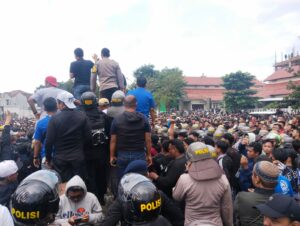 Respon Ganjar Kisruh Suporter PSIS, Dulu Kecewa Sampah Kotori Stadion Jatidiri