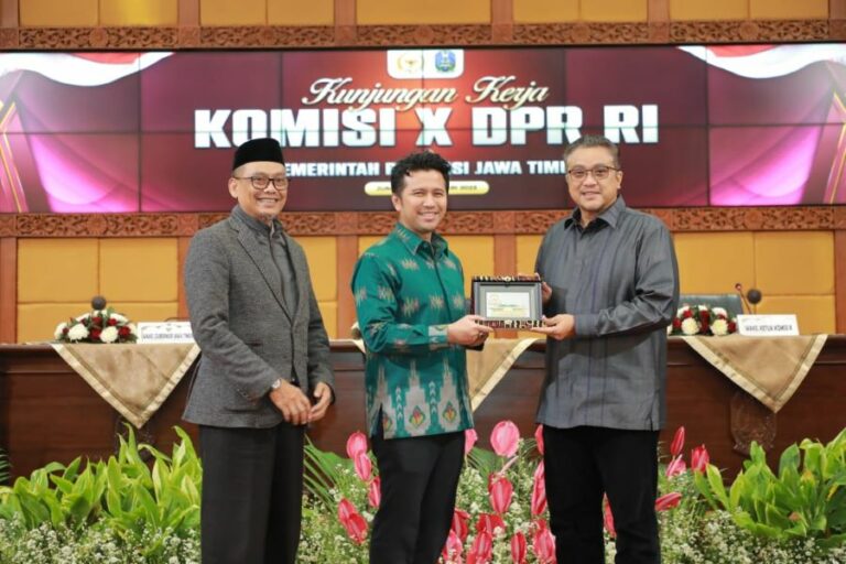 Wagub Emil Bahas Tantangan Pendidikan bersama Komisi X DPR RI