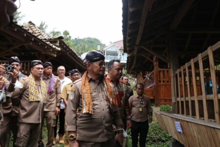 Kunjungi Peternak Modern di Kulon Progo, Mentan Dorong Duplikasi Program Serupa di Daerah Lain