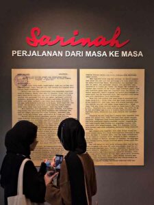 Repro surat sambutan Presiden Sukarno untuk pemancangan tiang pertama department store Sarinah tertanda 2 April 1963, di lantai dasar gedung Sarinah Jalan MH Thamrin, Jakarta Pusat. (foto: Mamuk Ismuntoro, pilar.id)