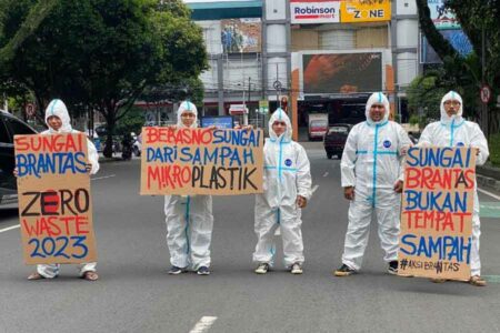 Aksi Damai Hari Lahan Basah Internasional, Waspada Bahaya Mikroplastik!