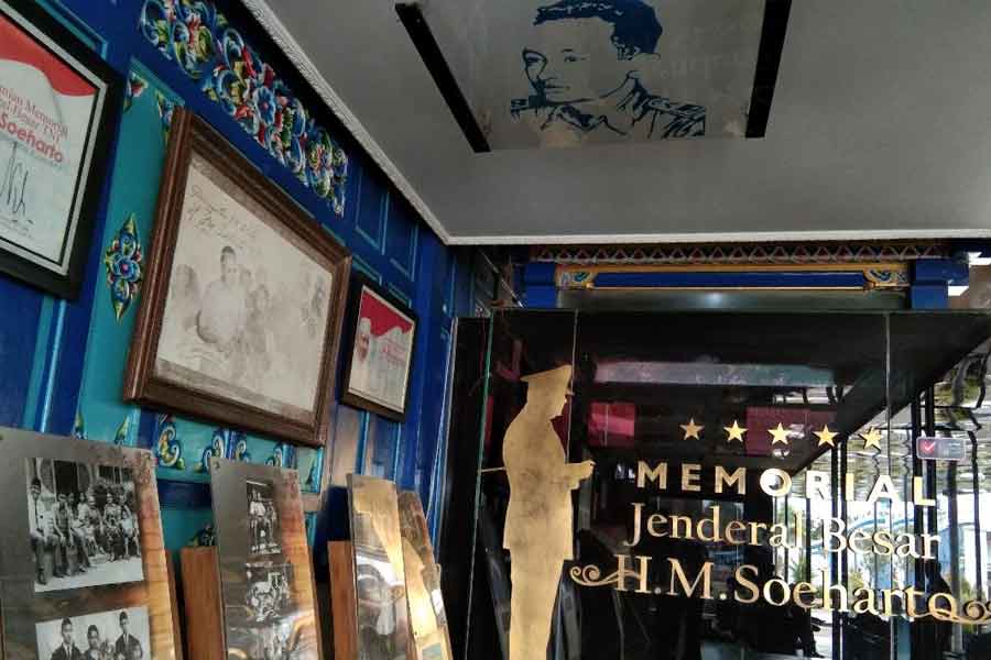 Sejumlah koleksi perjalanan hidup Soeharto, termasuk peristiwa Serangan Umum 1 Maret 1949, di Museum Memorial Jenderal Besar HM Soeharto di Desa Kemusuk (foto: Rizki Liasari, pilar.id)