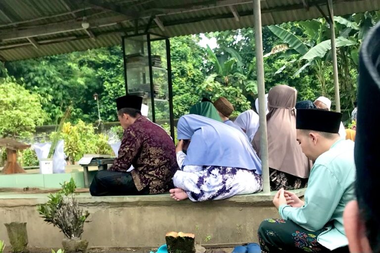 Doa Ziarah Kubur, Tradisi Kirim Doa untuk Leluhur Jelang Ramadhan