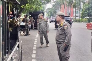Satpol PP Jaga Kawasan Jalan Taman Aries, Halau PKL Mangkal