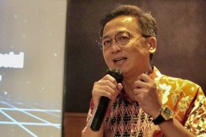 Hermanto Tanoko Beri Tips Jadi Entrepreneur Sukses Pada Farewell Graduation UK Petra