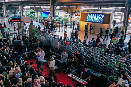 Serunya Ngonser di Stasiun KRL Jakarta Kota bareng Maliq & D’Essentials