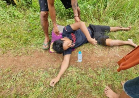 Truk dan Pikap Bertubrukan di Jalan Trans Kalimantan
